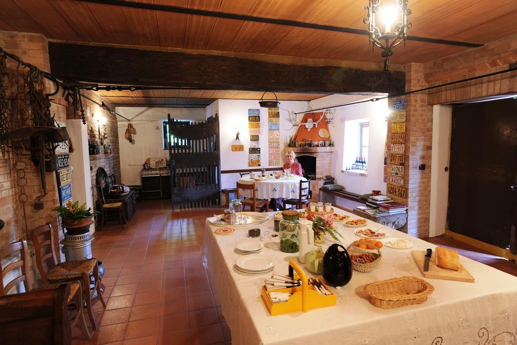 Hazelnut Valley Guarene Habitación foto